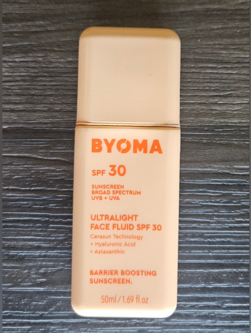Ultralight Face Fluid SPF 30 Sunscreen - Peachy Nude